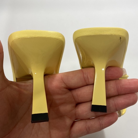 Zara bloggers fave yellow pleated square toe sandal - Picture 9 of 11